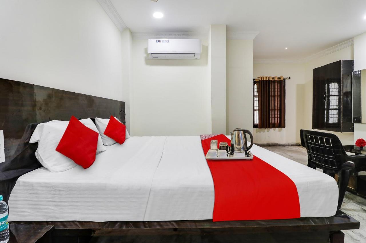 Oyo Dharani Grand Hotell Khammam Exteriör bild