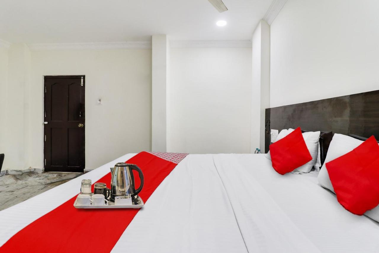 Oyo Dharani Grand Hotell Khammam Exteriör bild