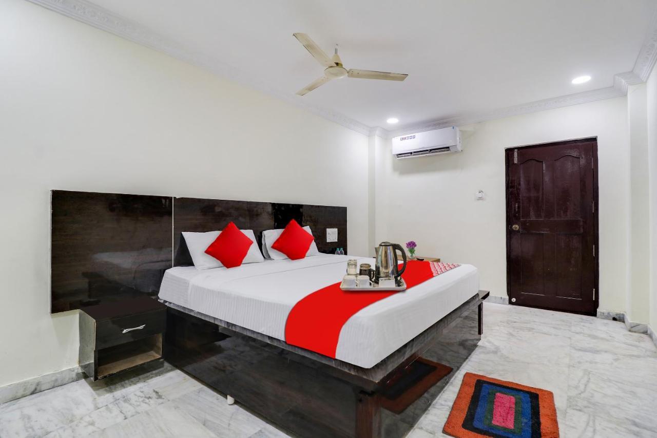 Oyo Dharani Grand Hotell Khammam Exteriör bild