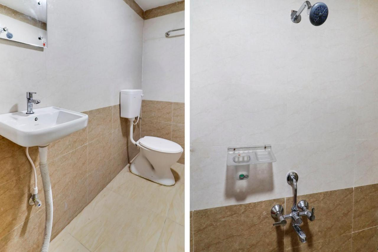 Oyo Dharani Grand Hotell Khammam Exteriör bild