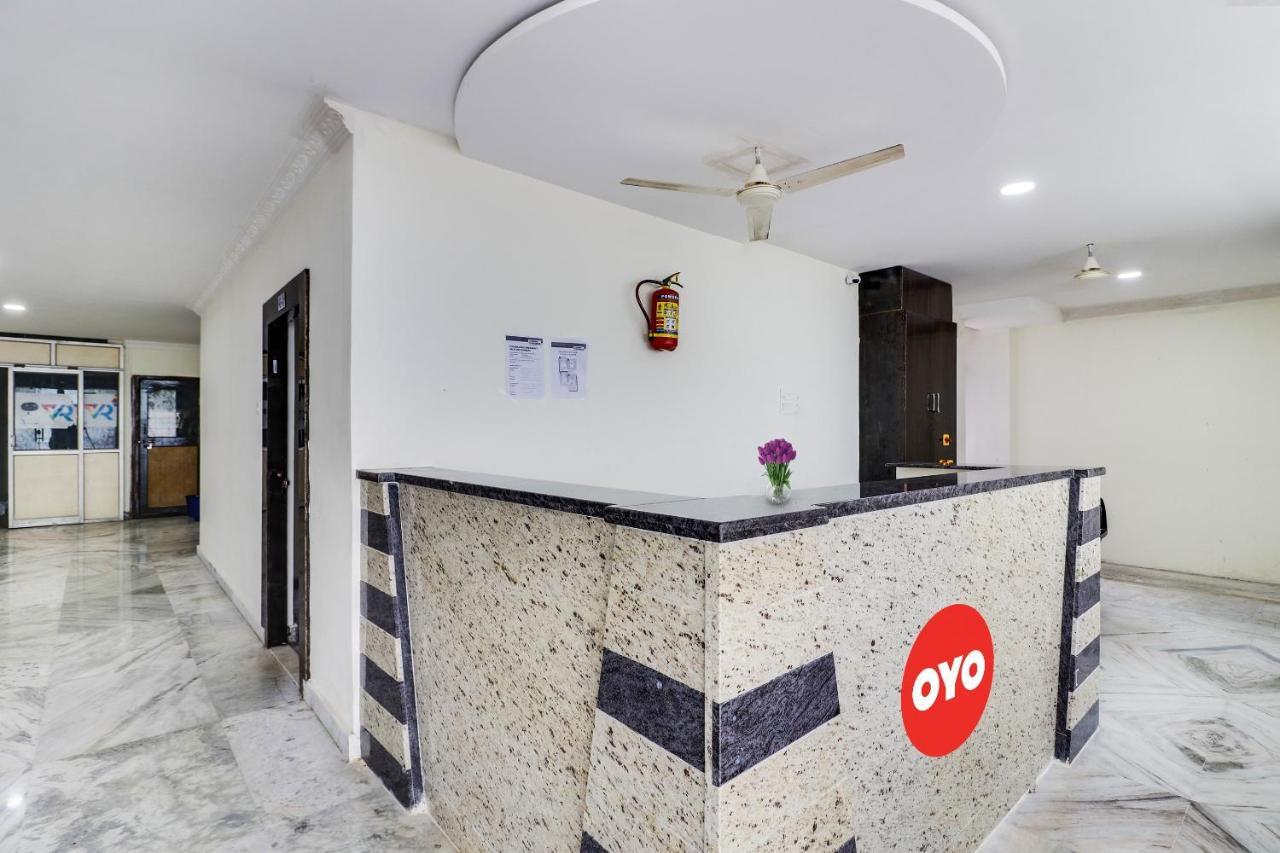 Oyo Dharani Grand Hotell Khammam Exteriör bild