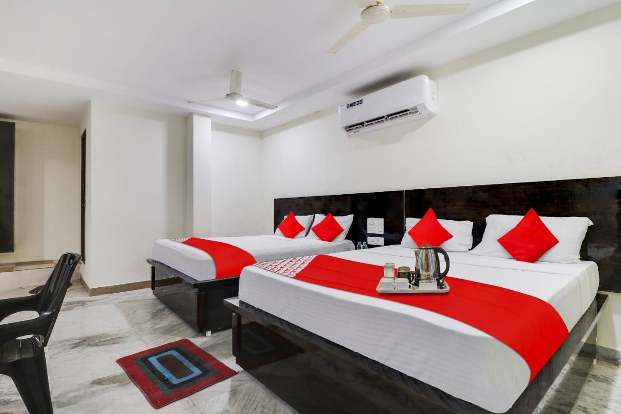 Oyo Dharani Grand Hotell Khammam Exteriör bild