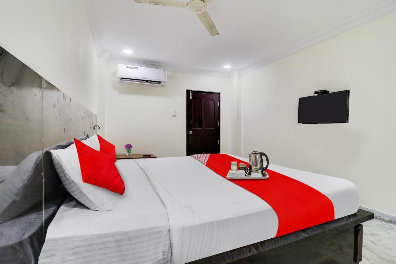 Oyo Dharani Grand Hotell Khammam Exteriör bild