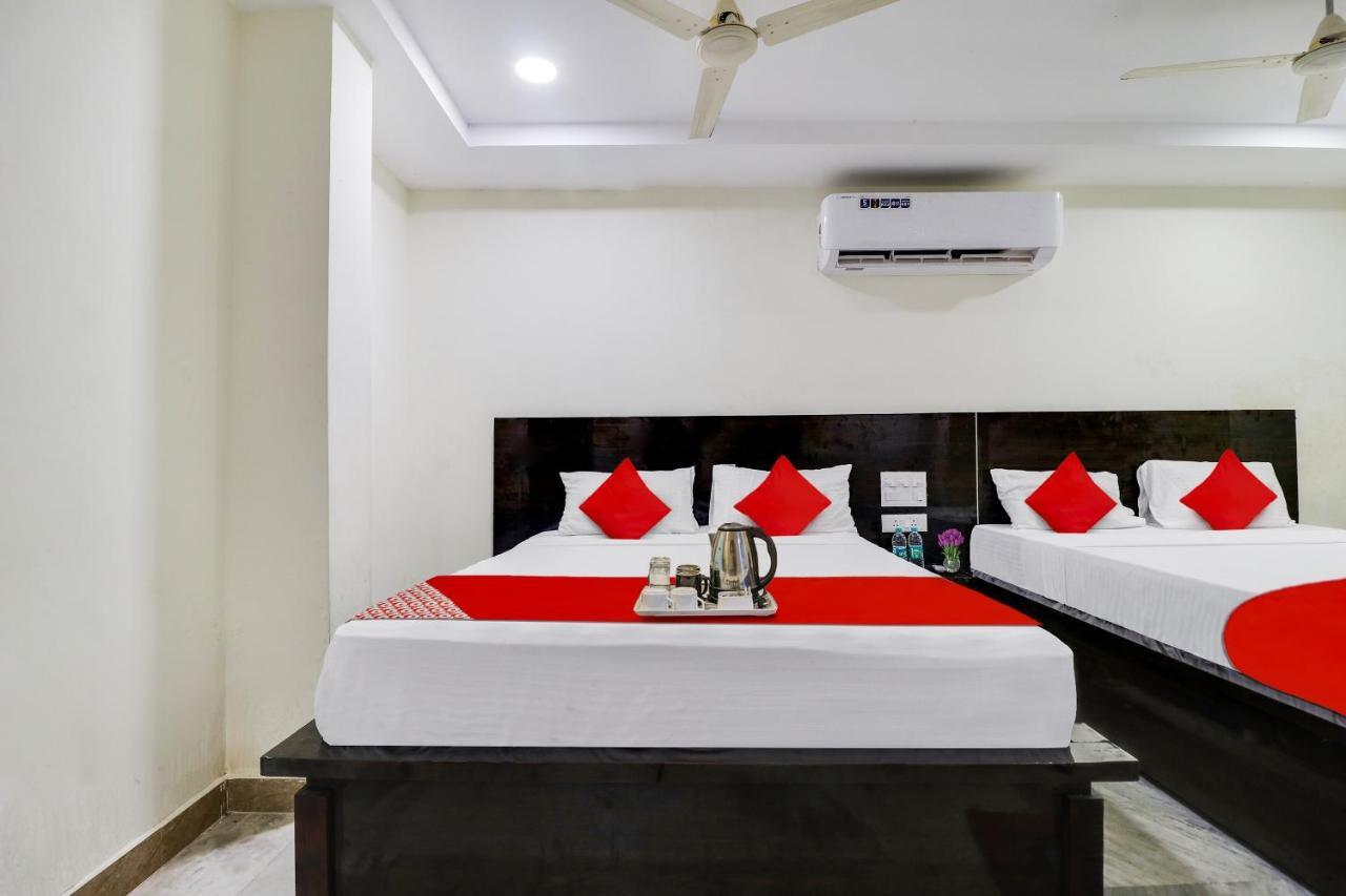 Oyo Dharani Grand Hotell Khammam Exteriör bild