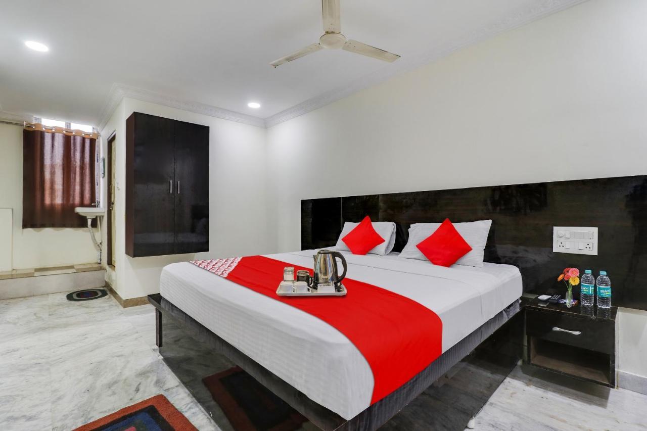 Oyo Dharani Grand Hotell Khammam Exteriör bild